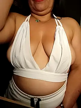 ZAHI WILLX online show from November 15, 2025, 4:32 am