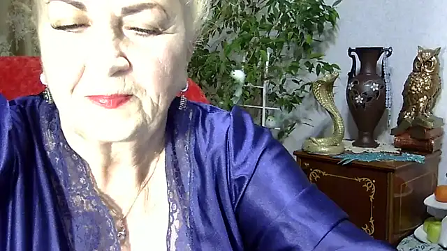 Snapshot of Emma52610 chatting on February 18, 2025, 5:21 pm Emma52610 online show from February 18, 2025, 5:21 pm