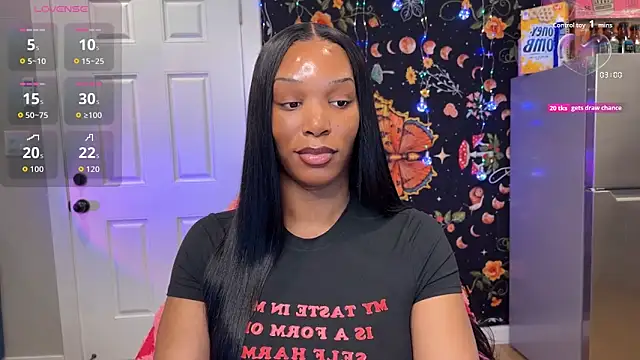 Snapshot of ItalyNayoir chatting on September 25, 2025, 6:11 pm ItalyNayoir online show from September 25, 2025, 6:11 pm