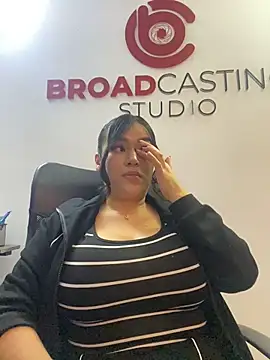 Lia Simons online show from April 25, 2026, 3:09 am