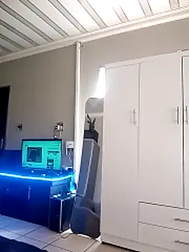 SQUITBOOTY online show from November 28, 2025, 8:50 am