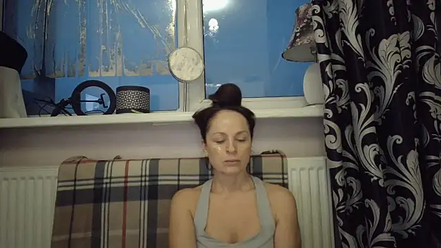 LindaStarS online show from February 18, 2026, 4:41 am