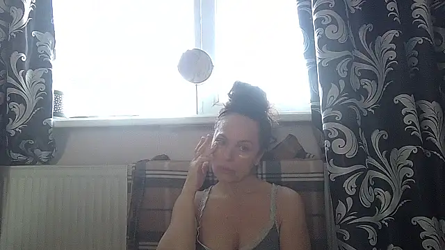 LindaStarS online show from March 17, 2026, 5:44 am