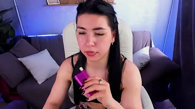 Snapshot of EmilyCandyy chatting on March 20, 2025, 12:32 pm EmilyCandyy online show from March 20, 2025, 12:32 pm