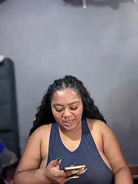 yanza2002 online show from December 15, 2024, 11:42 pm