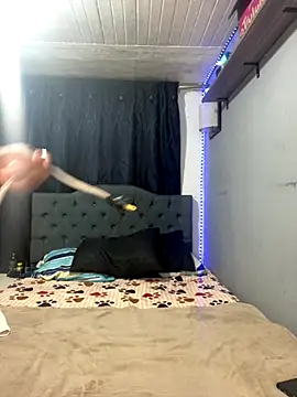 yanza2002 online show from October 11, 2025, 11:03 pm