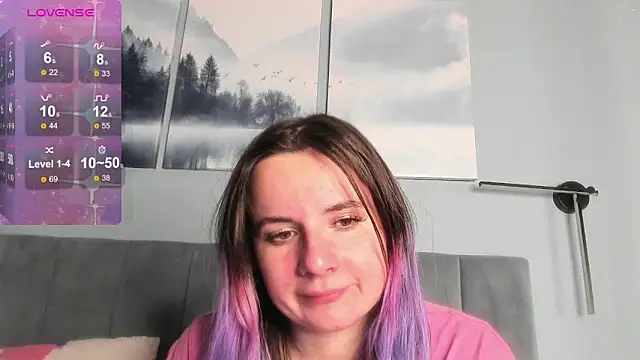 MilaniaCute online show from November 21, 2025, 6:50 pm