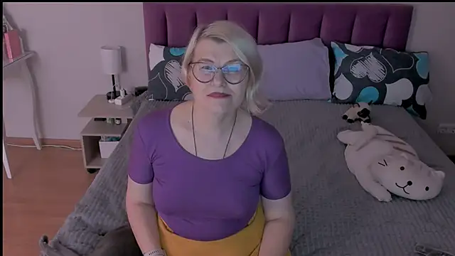 sabrinamacmarren online show from February 25, 2025, 4:31 pm