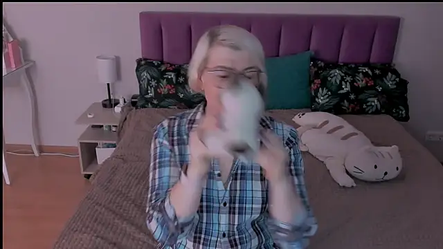 sabrinamacmarren online show from March 3, 2025, 4:14 pm