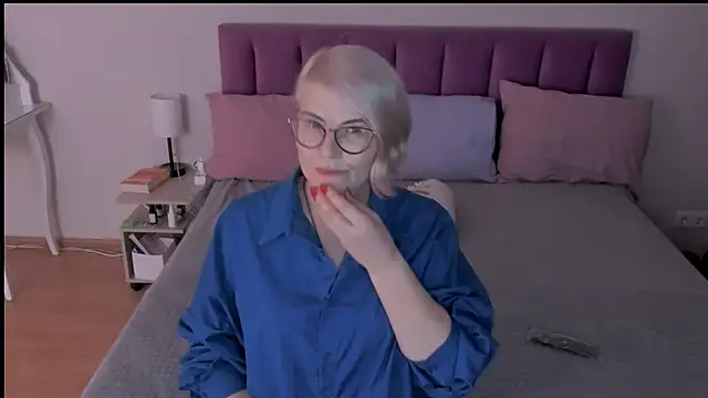 sabrinamacmarren online show from March 19, 2025, 6:23 pm