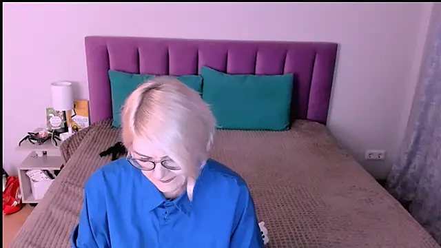 sabrinamacmarren online show from October 30, 2025, 3:35 pm