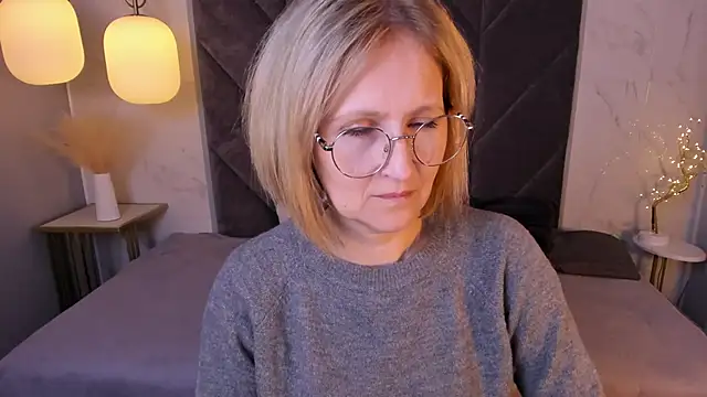 Paris Cherry online show from September 29, 2025, 7:51 pm