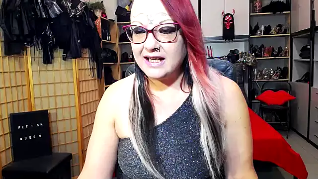 Snapshot of LindaDaemonX chatting on April 2, 2026, 6:33 am LindaDaemonX online show from April 2, 2026, 6:33 am