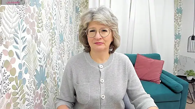 Snapshot of EvelynJoyful chatting on December 9, 2024, 5:07 am EvelynJoyful online show from December 9, 2024, 5:07 am