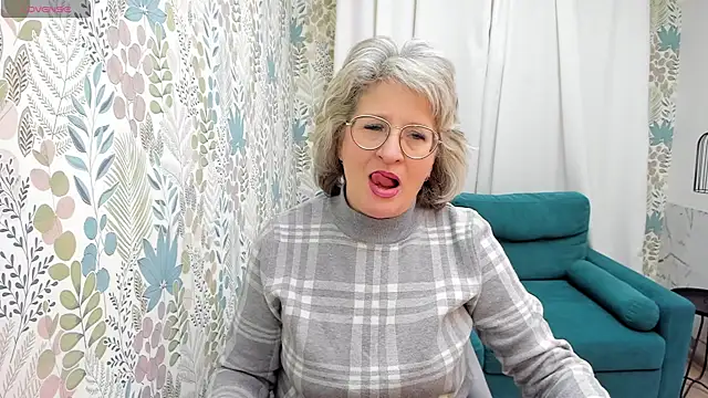 Snapshot of EvelynJoyful chatting on December 20, 2024, 4:53 am EvelynJoyful online show from December 20, 2024, 4:53 am