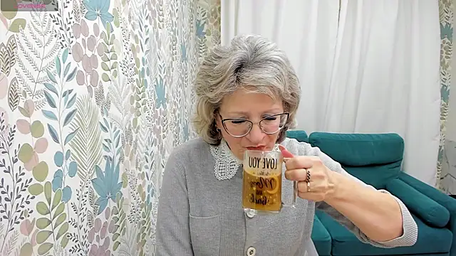 Snapshot of EvelynJoyful chatting on January 27, 2025, 5:14 am EvelynJoyful online show from January 27, 2025, 5:14 am