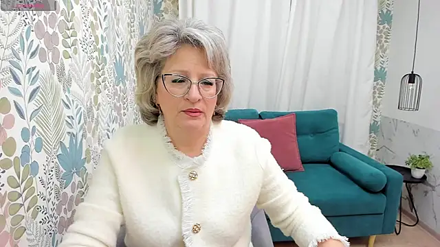 Snapshot of EvelynJoyful chatting on February 4, 2025, 5:10 am EvelynJoyful online show from February 4, 2025, 5:10 am