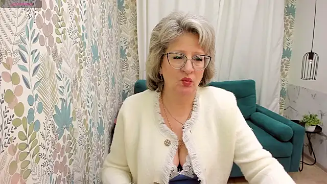Snapshot of EvelynJoyful chatting on February 6, 2025, 8:18 am EvelynJoyful online show from February 6, 2025, 8:18 am