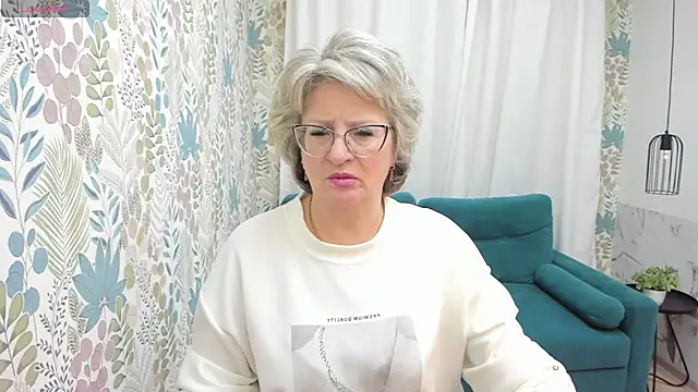Snapshot of EvelynJoyful chatting on March 10, 2025, 8:15 am EvelynJoyful online show from March 10, 2025, 8:15 am