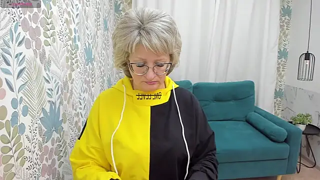 Snapshot of EvelynJoyful chatting on March 11, 2025, 5:16 am EvelynJoyful online show from March 11, 2025, 5:16 am