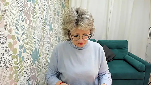 EvelynJoyful online show from December 5, 2025, 4:54 am