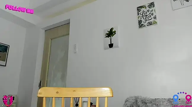 hottycrishina online show from March 8, 2025, 7:27 am