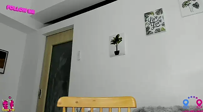 hottycrishina online show from March 21, 2025, 9:12 am