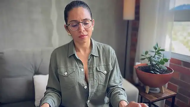 illaroom online show from October 14, 2025, 7:58 pm