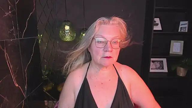 NataliMellow online show from October 13, 2025, 1:11 pm