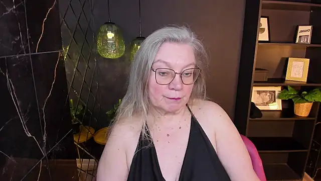 NataliMellow online show from April 10, 2026, 1:27 pm