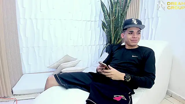 AmazingPartys online show from March 14, 2026, 4:29 am