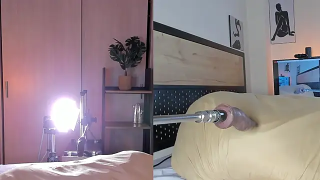 cinnamon afrodit online show from February 3, 2025, 10:43 pm