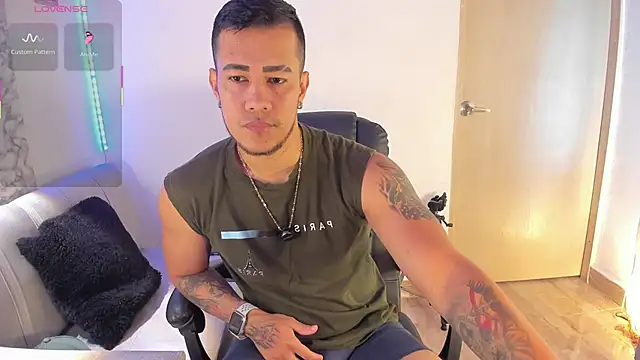 Snapshot of CRAZYBOYLOVE chatting on February 4, 2026, 2:12 pm CRAZYBOYLOVE online show from February 4, 2026, 2:12 pm