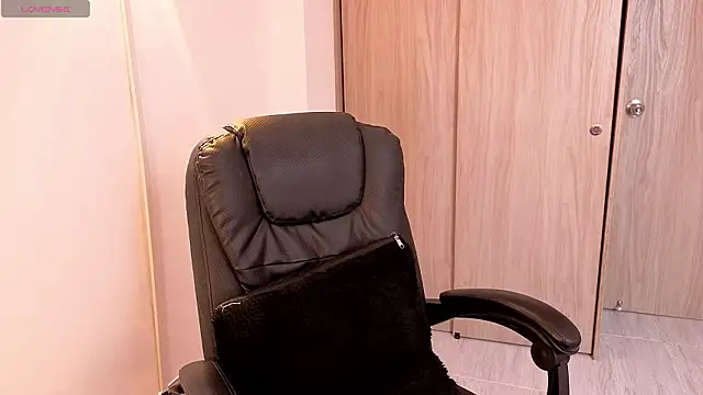 Snapshot of CRAZYBOYLOVE chatting on February 15, 2026, 2:03 pm CRAZYBOYLOVE online show from February 15, 2026, 2:03 pm