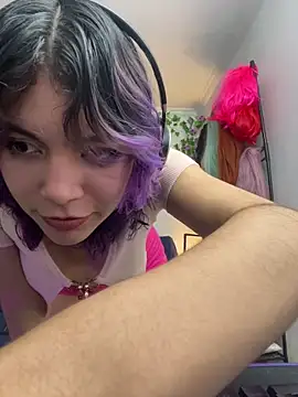 VaioletUwU online show from April 18, 2026, 9:57 am
