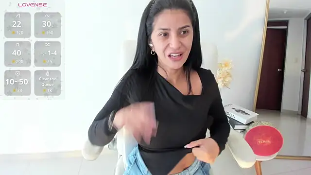 Snapshot of renata_t_ chatting on April 17, 2026, 4:54 pm renata t online show from April 17, 2026, 4:54 pm