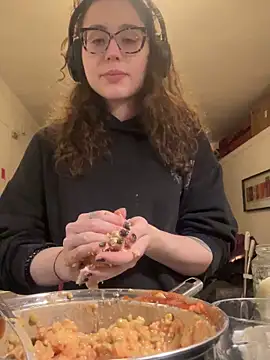 ladyturtle online show from April 1, 2026, 7:33 pm