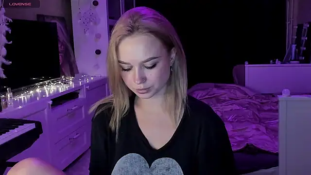 MaryDreaminess online show from March 6, 2025, 10:15 pm