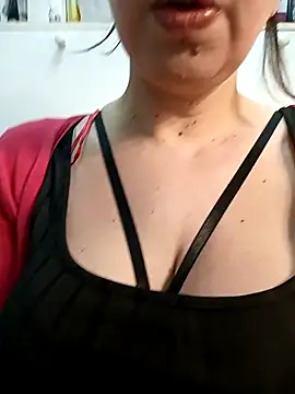 Snapshot of Dolcissima33 chatting on February 19, 2025, 8:12 am Dolcissima33 online show from February 19, 2025, 8:12 am