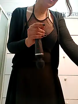 Snapshot of Dolcissima33 chatting on February 21, 2025, 3:21 pm Dolcissima33 online show from February 21, 2025, 3:21 pm