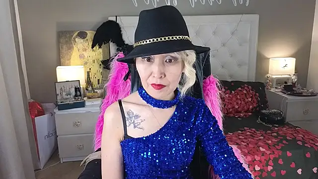 Snapshot of RoxalanaStar chatting on June 12, 2026, 12:04 pm RoxalanaStar online show from June 12, 2026, 12:04 pm
