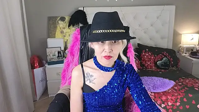 Snapshot of RoxalanaStar chatting on June 13, 2026, 12:08 am RoxalanaStar online show from June 13, 2026, 12:08 am
