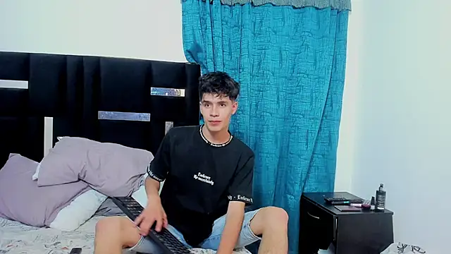 Snapshot of Dimitrixxx__ chatting on January 14, 2025, 6:13 am Dimitrixxx online show from January 14, 2025, 6:13 am