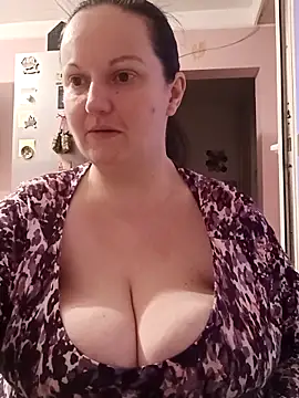 BustyLadyAlma online show from February 1, 2026, 6:12 am