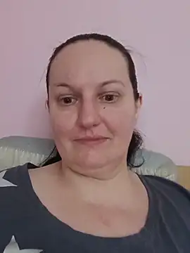 Snapshot of BustyLadyAlma chatting on June 13, 2026, 7:39 am BustyLadyAlma online show from June 13, 2026, 7:39 am