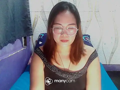 BURBERRY69 online show from November 10, 2025, 6:45 am