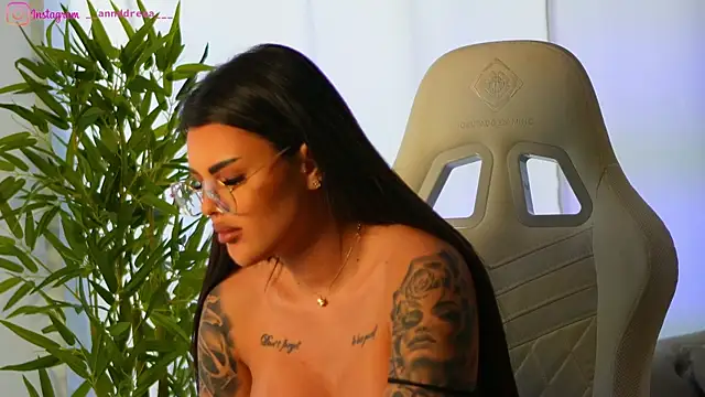 perfectt33n online show from February 14, 2025, 10:07 am