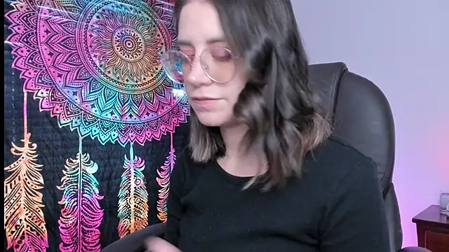 HazelKush online show from December 16, 2024, 8:37 pm