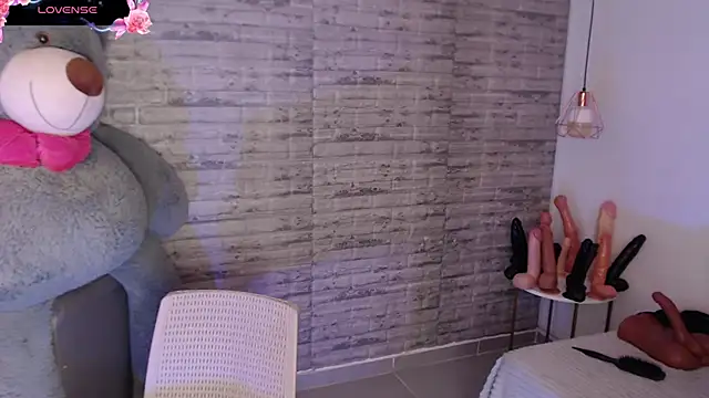 TinnaCobb online show from December 5, 2025, 4:25 pm