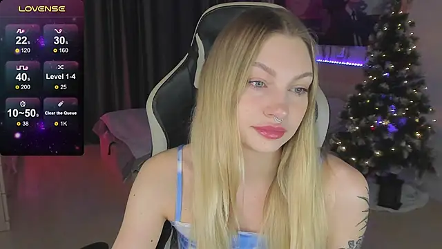 Snapshot of BiMolly chatting on February 8, 2025, 11:13 pm BiMolly online show from February 8, 2025, 11:13 pm